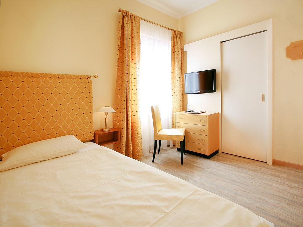 Hotel Garni Golf 아스꼬나 외부 사진