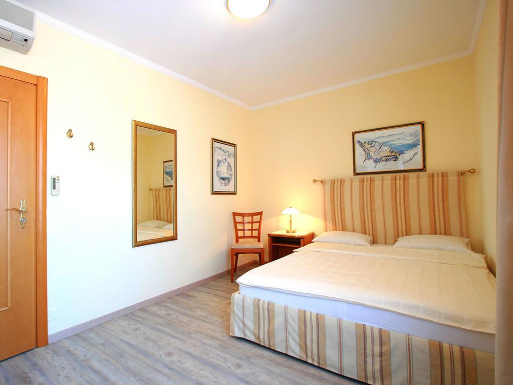 Hotel Garni Golf 아스꼬나 외부 사진